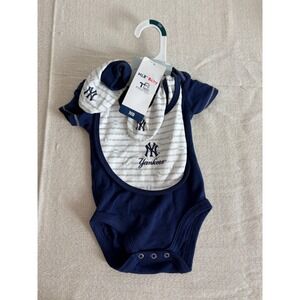 MLB New York Yankees Baby Newborn 3M Bodysuit Bib Booties 3 Piece Set Navy Blue